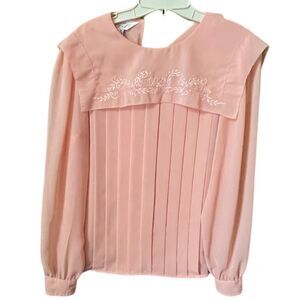 Vintage peach crepe “ Shapely” size 8 embroidered pleated feminine.